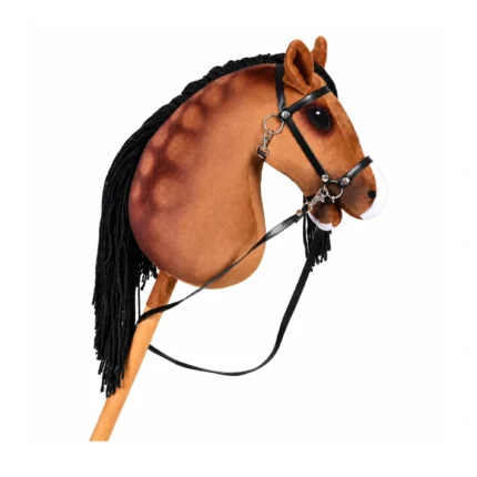 Brun käpphäst med lång svart man, vit mule och svart träns